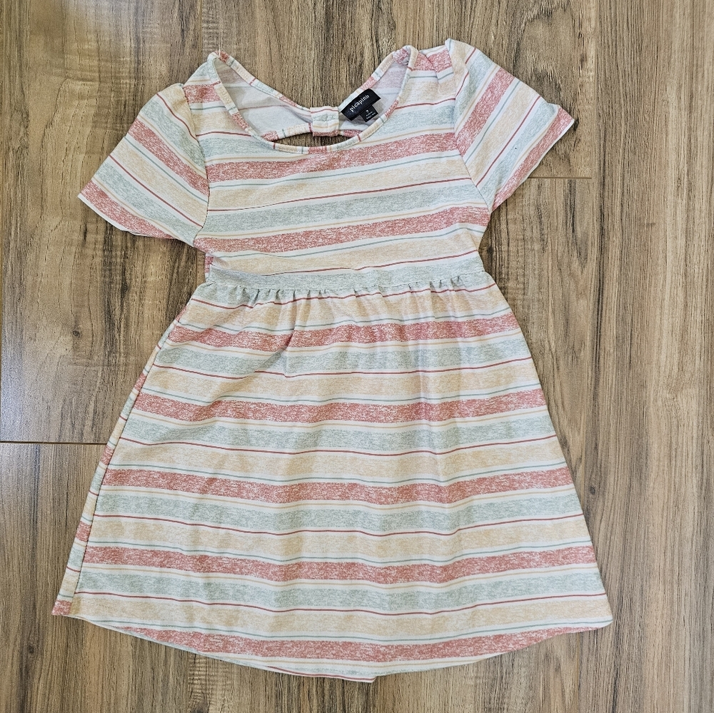 4 Dress Bundle - Picture 5 of 16